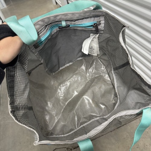 Borsa leggera Black Hole Gear stile #49030 esaurita RARA 28L grigio turchese - Foto 7 di 9