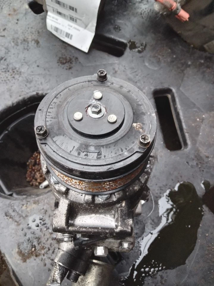 Used A/C Compressor fits: 2007 Dodge Sprinter 2500 3.0L diesel w/o heavy duty re Foto 2 de 4