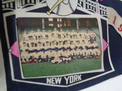 1964 NY Yankees Full Size Pennant Complete with Orig Team Pic and Year Sash - Picture 8 of 16
