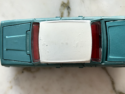 DINKY TOYS 135 TRIUMPH 2000 AVEC BAGAGES 1/43 + BOÎTE D'ORIGINE
