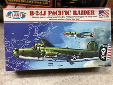 Atlantis B24J Liberator Pacific Raider Bomber 1:92 Scale Model Kit