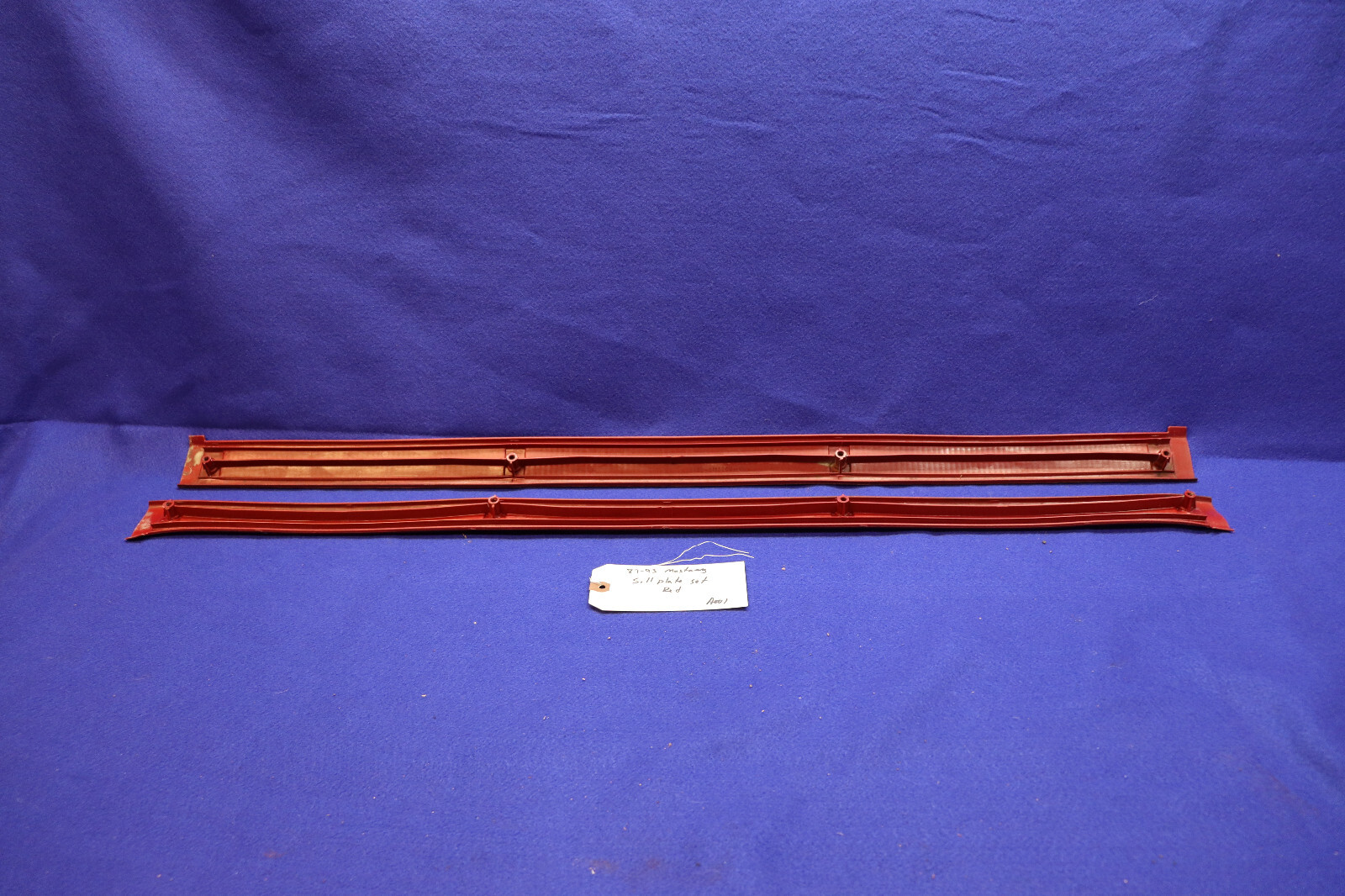 8793 Mustang RED Door Sills Floor Trim Scuff Plates Carpet 19871993