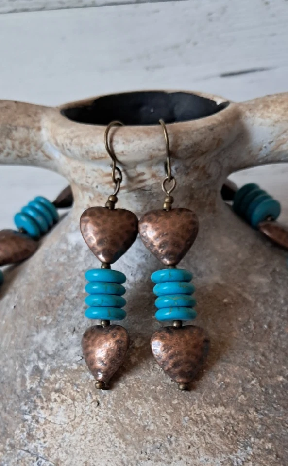 Corazones de cobre martillado turquesa caballo galopante de metal rústico del suroeste Foto 2 de 4