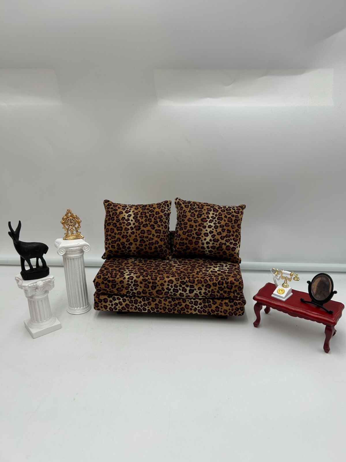 Salon miniature pour poupée mannequin Fashion Royalty et Barbie OOAK relookée