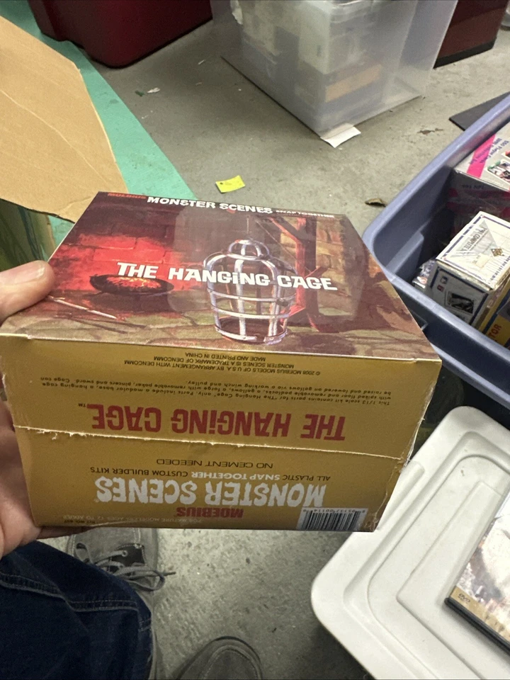 Monster Scenes The Hanging Cage Model Kit Aurora re-issue by Moebius 2008 - Image 2 of 2