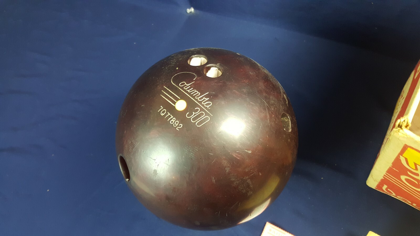 Vintage Columbia 300 Yellow Dot Bowling Ball Burgundy HOF Bowler