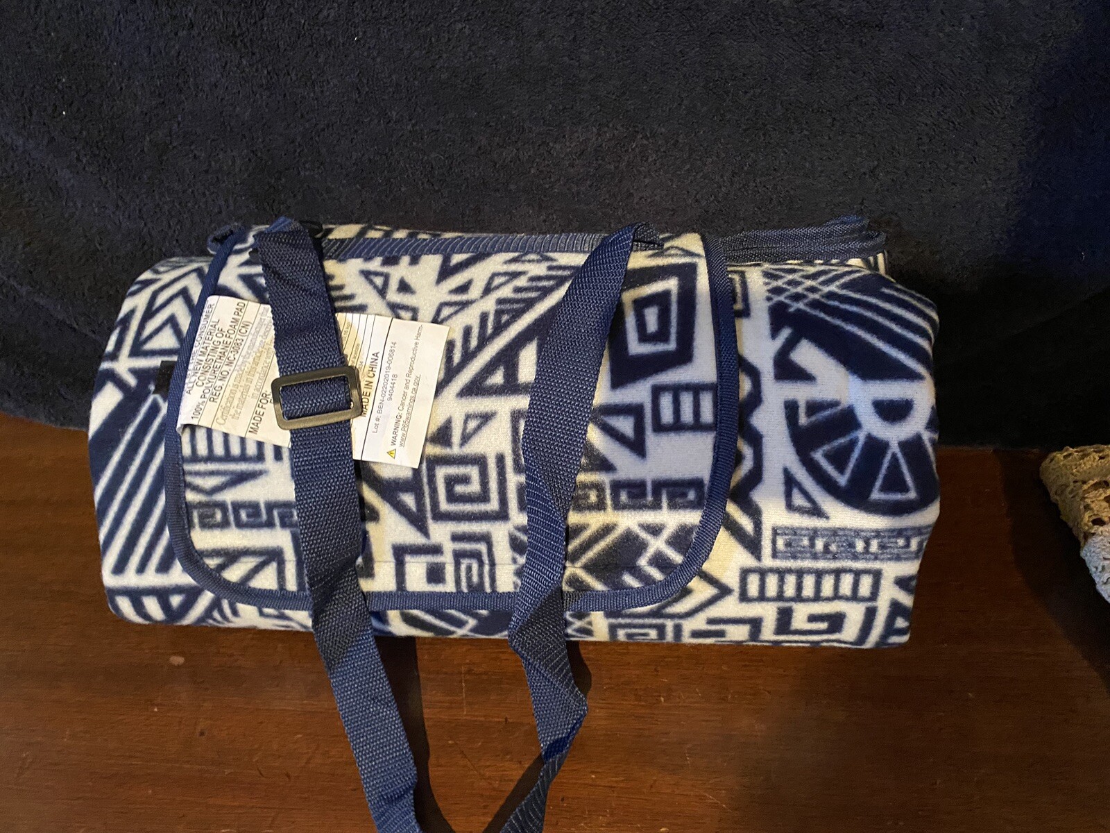 Blue and White Print 60x70 Polyester Roll Up Picnic Blanket Brand New