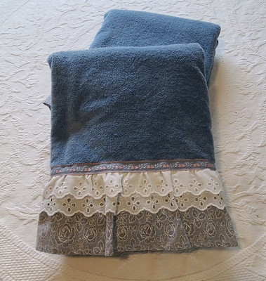 Vntg The Water Works Blue Bath Towel Set French Country Ruffle Cottagecore Lace