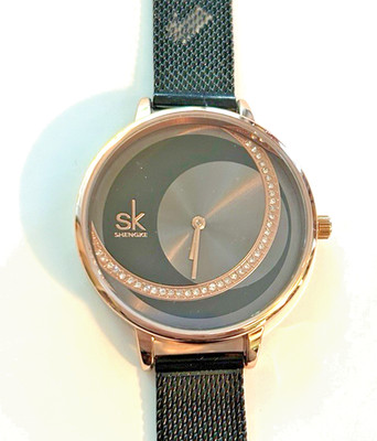Shengke 9.5  Unisex Goldtone Watch Black Band New Battery 