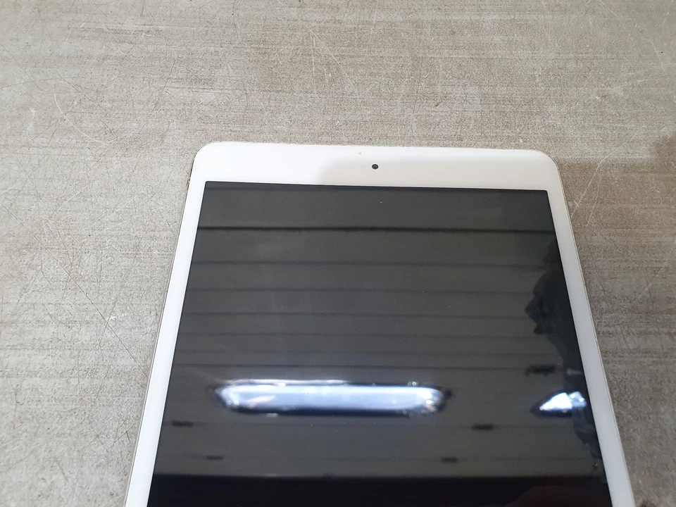 Apple iPad Mini A1432 Tablet White & Silver 7.9" IPS LCD Wi-Fi 5MP (512MB+16GB) - Image 2 of 4