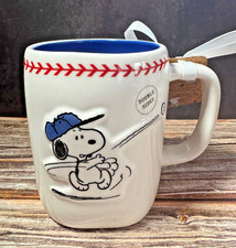 Rae Dunn Keramiktasse - Snoopy Baseball Spielball Design doppelseitig - USA Import