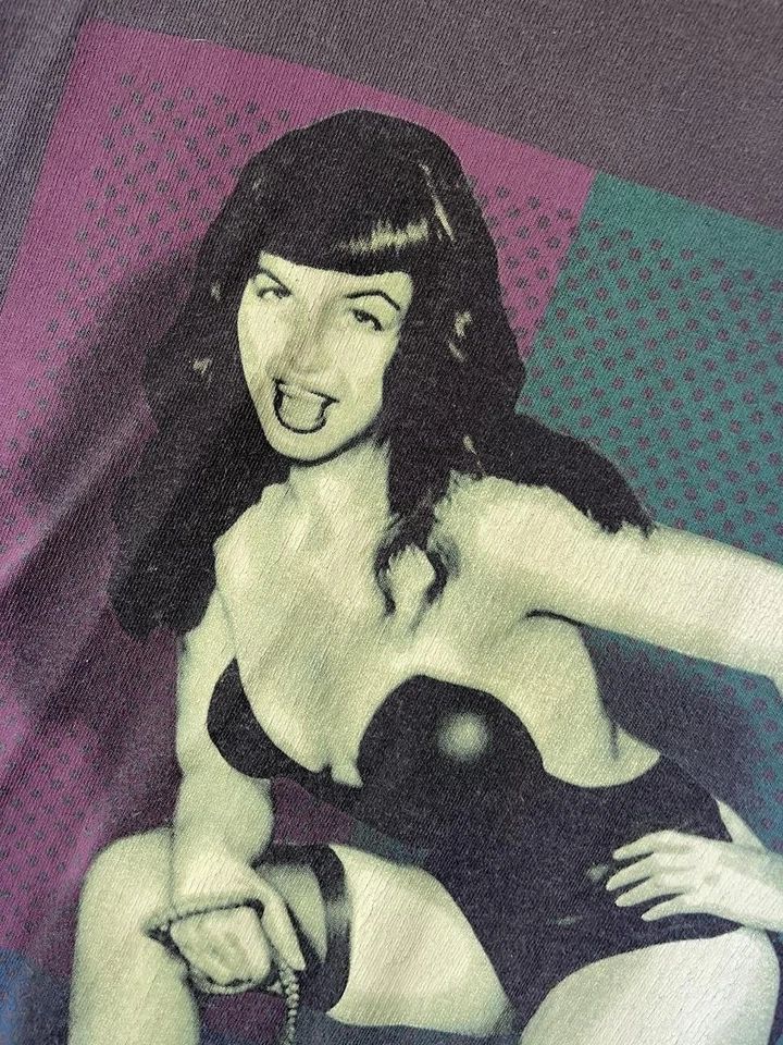 Sexy Camiseta Vintage Años 90 Bettie Page Pinup Dominatrix Gris Oscuro XL Gildan Foto 4 de 4