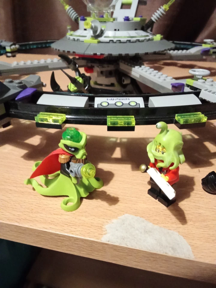 LEGO 7065 Alien Conquest - Mothership with UFO Sound Brick - Image 3 of 3