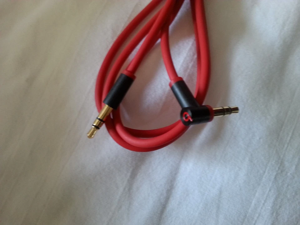 Cable de audio Apple Beats (MHE12G/A)  Foto 3 de 4