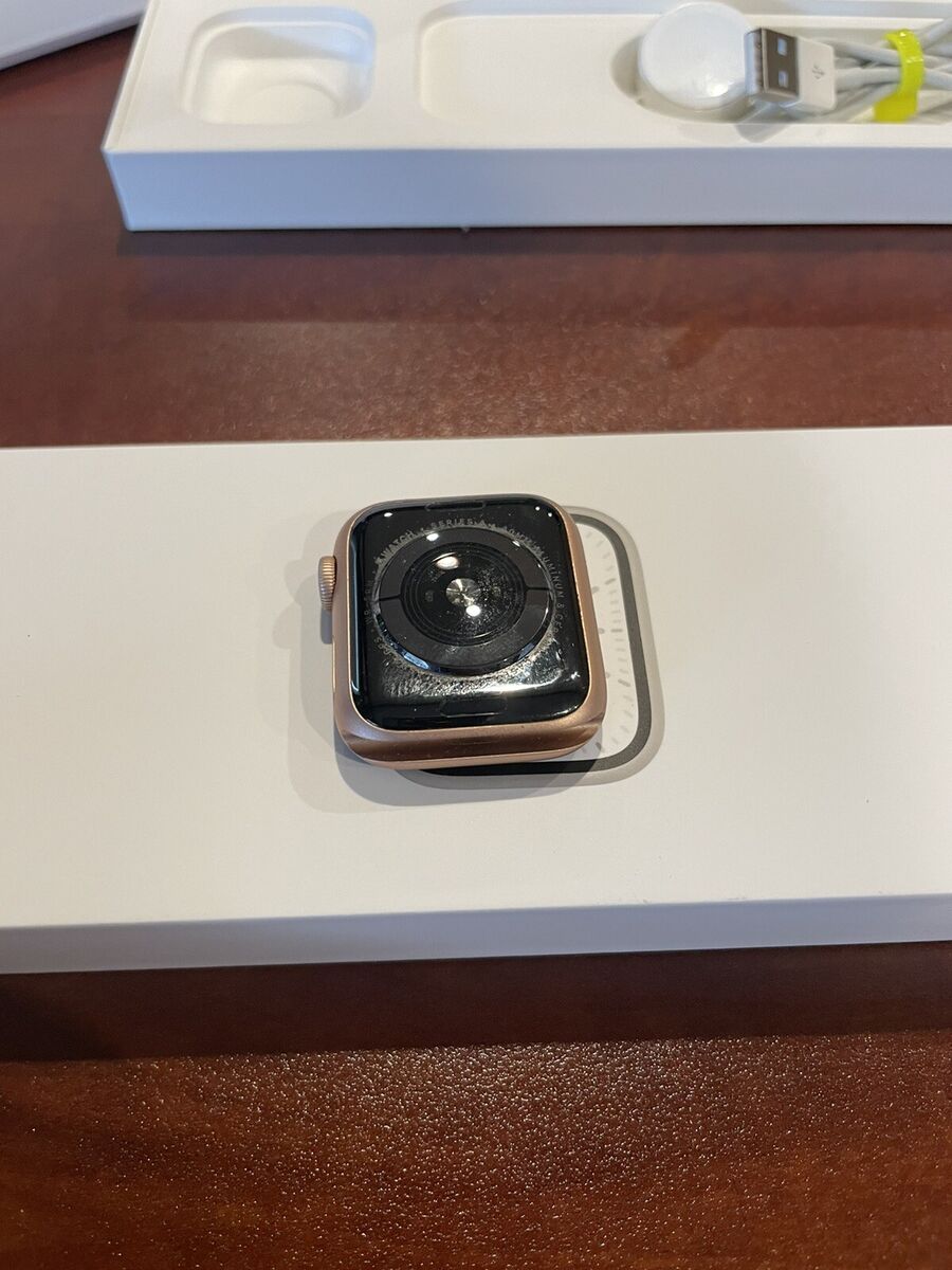Apple Watch Series 4 A1975 40mm Aluminum Case Pink Sport Apple Watch Series 4 A1975 40mm Aluminum Case Pink Sport
