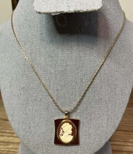 Vintage Square Cameo Pendant Necklace Gold Tone 17’ Chain Costume Jewelry Resin