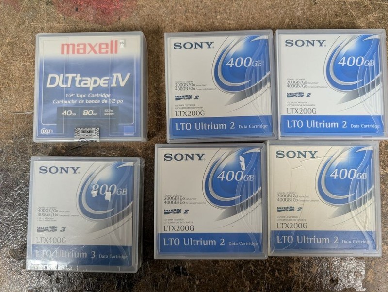 4x Sony LTX200G 1x Sony LTX800G 1x DLTtapeIV New in box, original seal