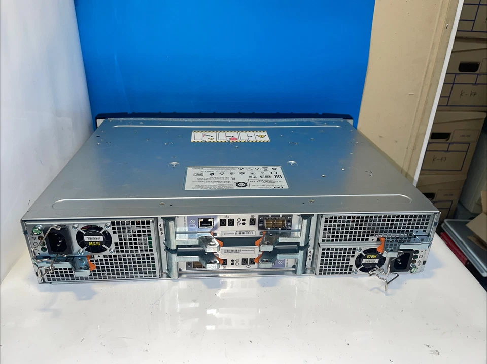 EMC Unity TAE 25-bay Storage Array W/ 2x PWS 2x SAS Controller  #3 - Image 3 of 4