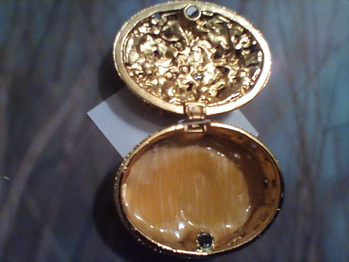 Oval Butterfly Jewelry Box - Picture 6 of 8