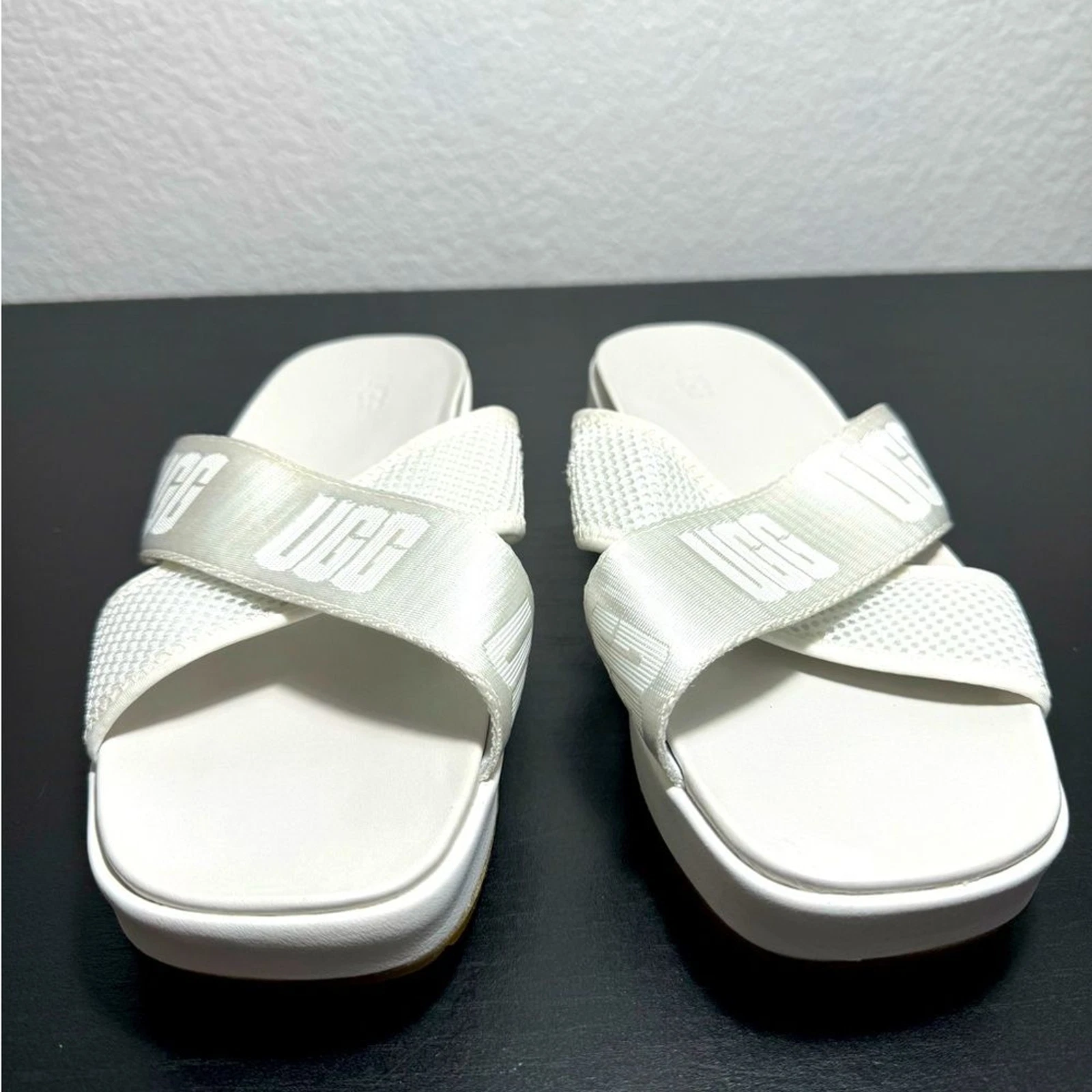 UGG Sandali donna Emily a rete incrociati con slide rete bianca 8 5M nuovi senza etichette