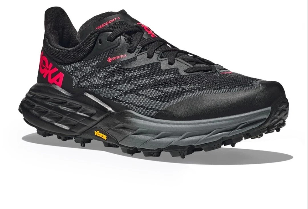 Nuevas zapatillas de deporte para mujer Hoka Speedgoat 5 GTX con cordones.