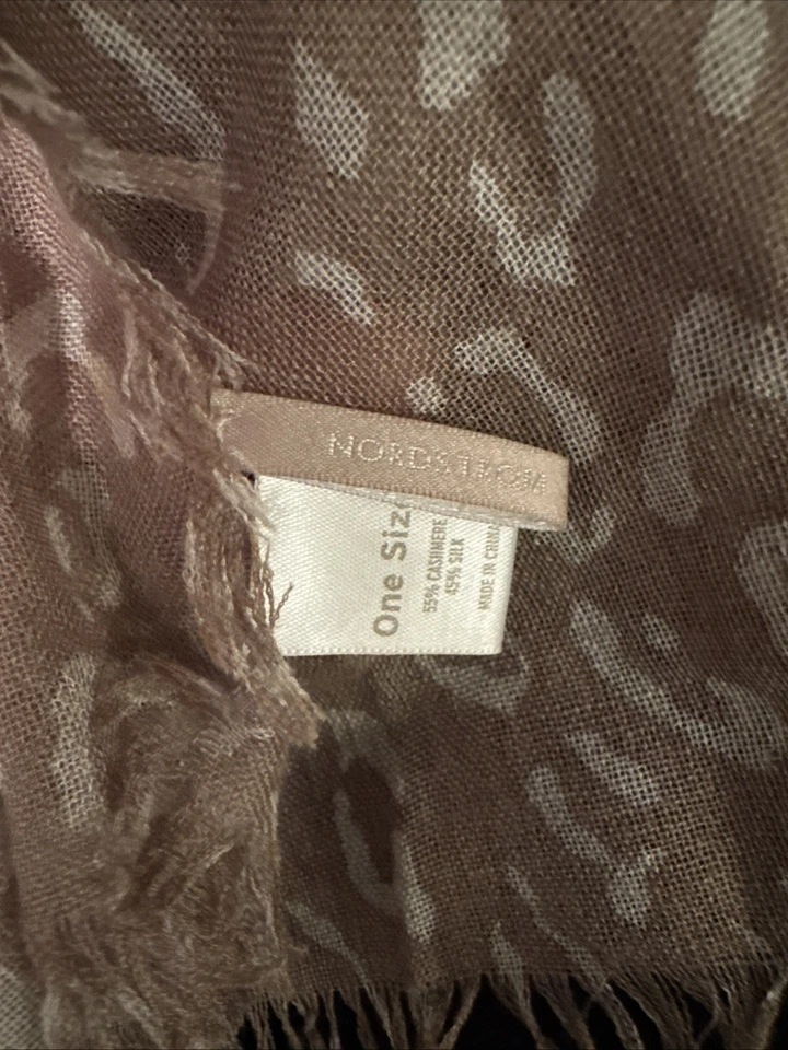 Bufanda Nordstrom Cashmere Y Seda Marrón Y Negro Estampado Floral Animal Foto 2 de 3