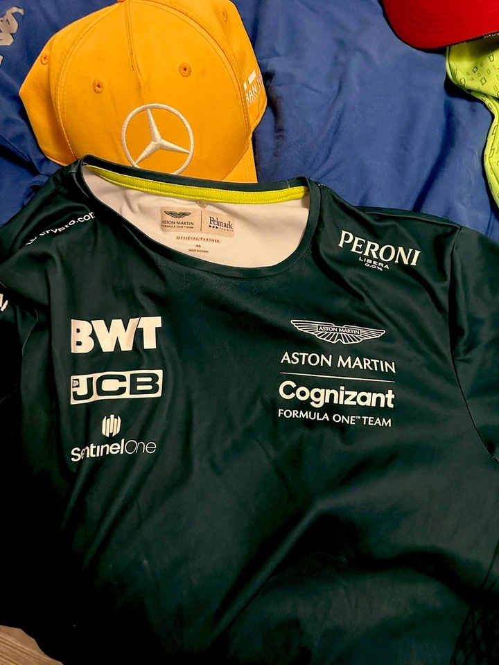 Lot T-shirt F1 Mercedes Aston Martin Alpine Lewis Bonnet Taille M Casquette Amg - Photo 3/4