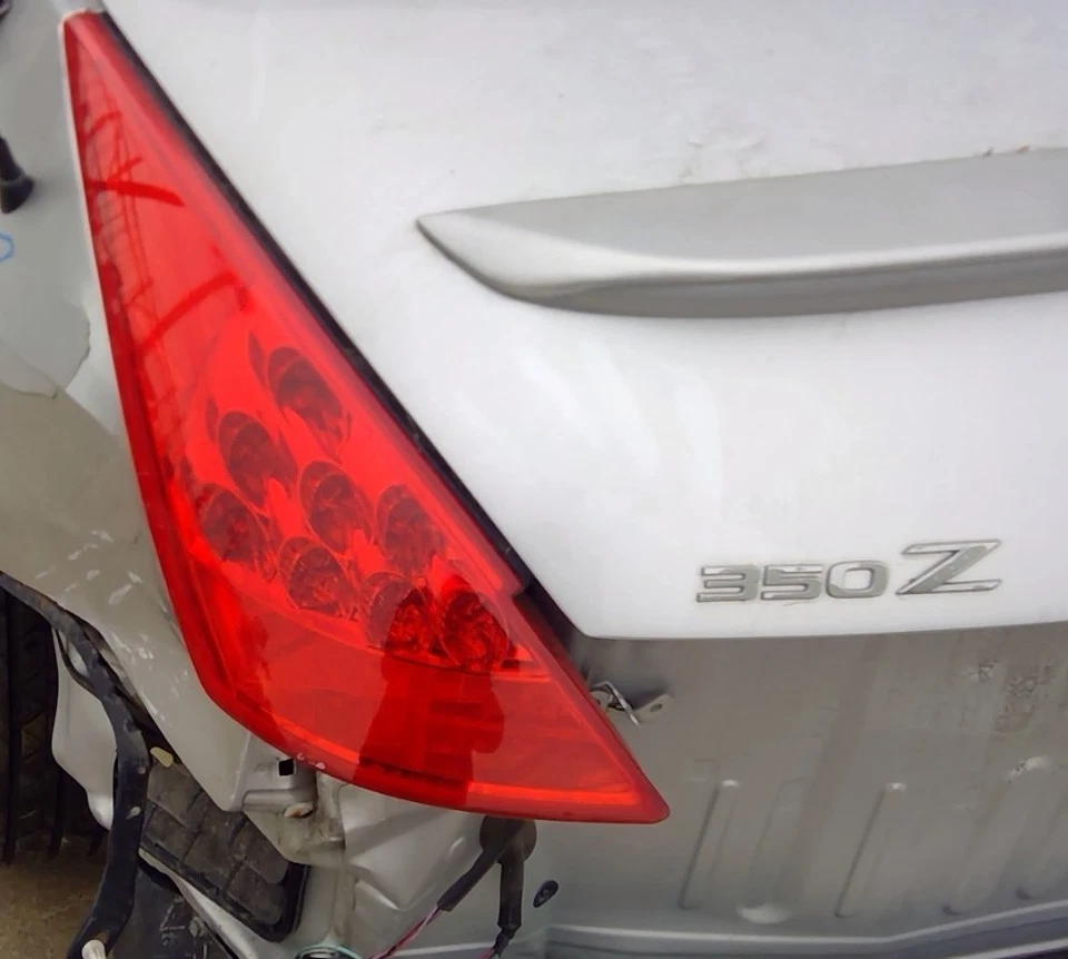 2006 Nissan 350z Driver Tail Light Quarter Panel Mounted Brake Lamp OEM Assembly Foto 2 de 4