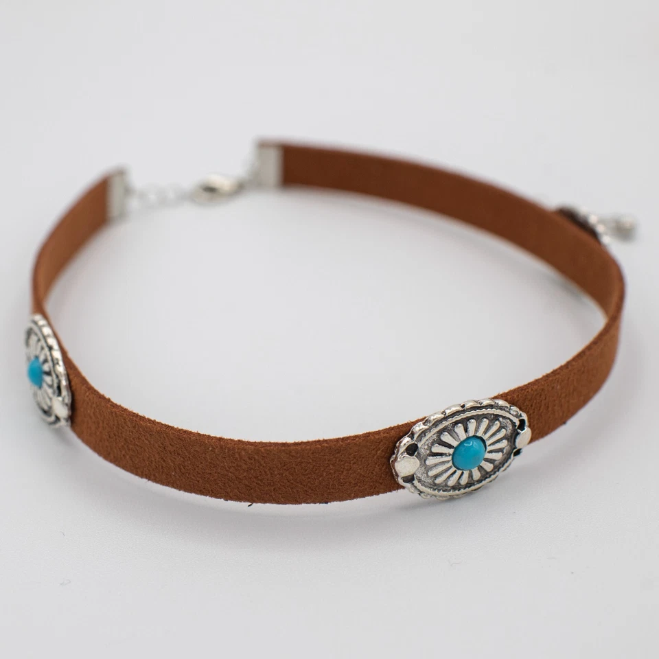 Collar Gargantilla Cuero Suave Marrón con Concho Plateado y Turquesa Foto 4 de 4