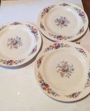 ROYAL IVORY KPM DINNER PLATES SET OF 3       VG USED COND