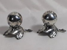 Vintage W.B. Weidlich Bros Mfg Co Salt And Pepper Shakers Silver Leaf & Berry