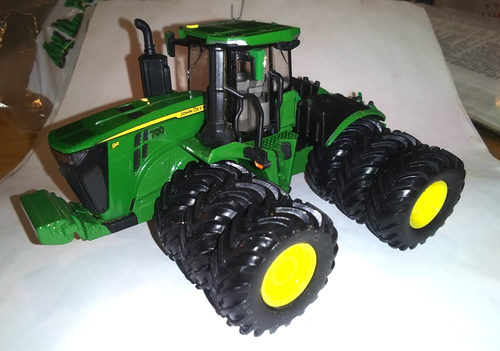 9R 700 John Deere 4WD Tractor with TRIPLE Tires, Custom 1:64 ERTL 4 Wheel Drive