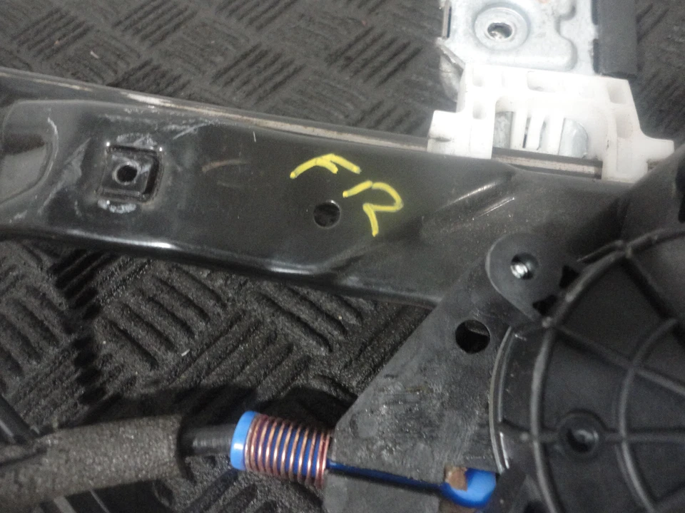 2006 JEEP GRAND CHEROKEE LAREDO 3.7L 前右动力车窗调节器带电机 — 第 3/4 张图片