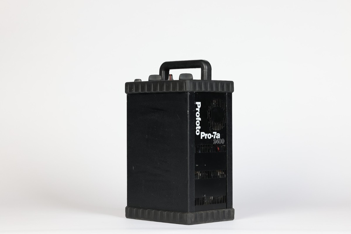 PROFOTO Pro-7B (1200W) Generator 引きちぎれ