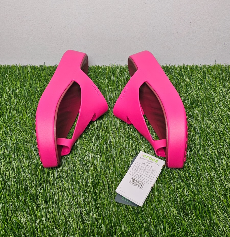 CROCS Getaway Platform Toe Loop - Dragon Fruit - Women's