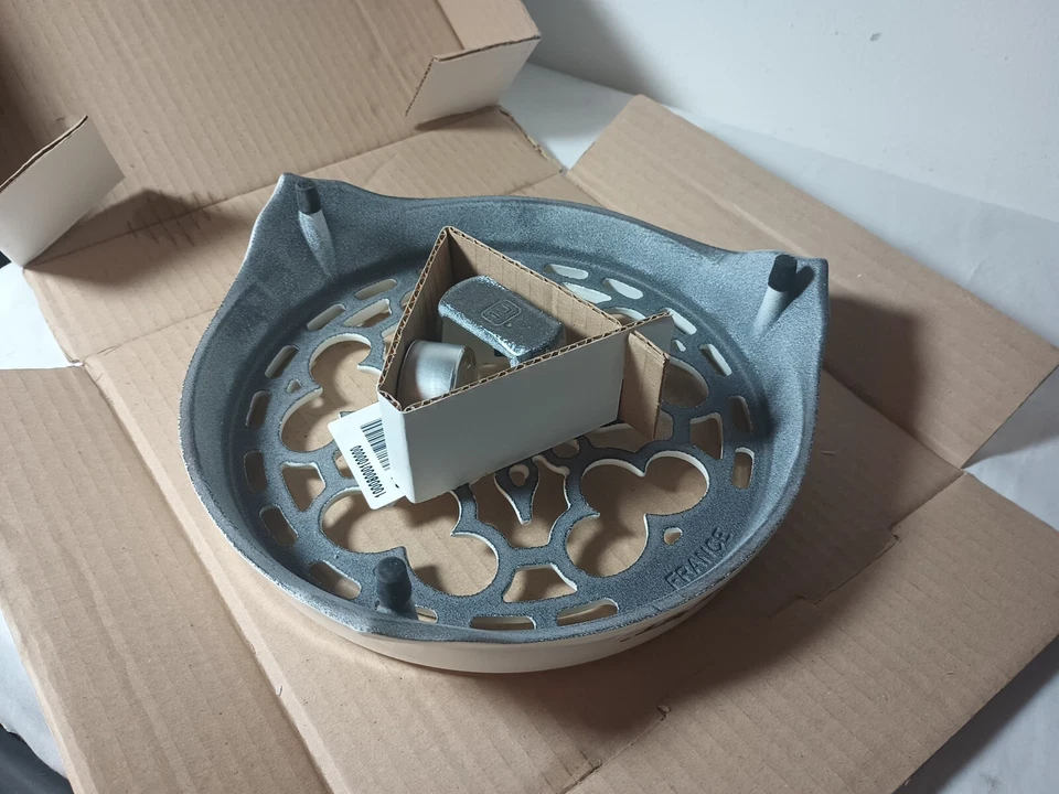 Nuevo La Creuset Vela Patas Trivet Blanco 8" Redondo Esmaltado Hierro Fundido Foto 4 de 4