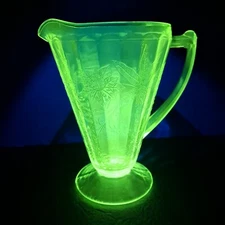 Jeanette Glass Co Poinsettia Uranium Green Depression Glass 32oz Pitcher 7 3/4"