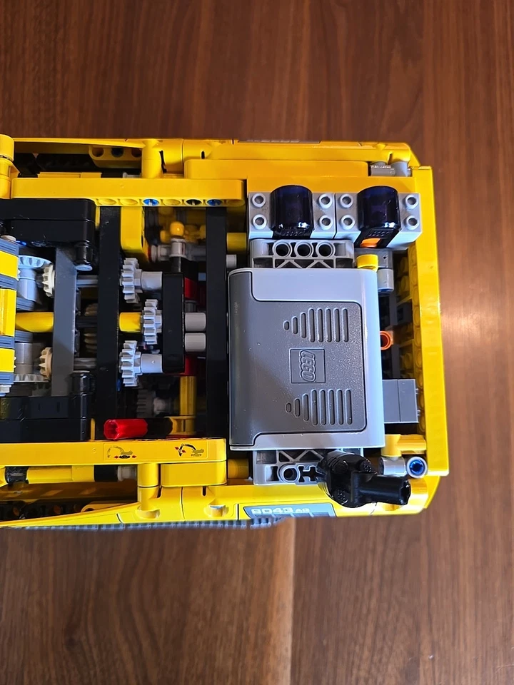 LEGO® Technik Motorisierter Raupenbagger Set 8043 inkl. OVP u. OBA TOP-ZUSTAND ! - Bild 4 von 4