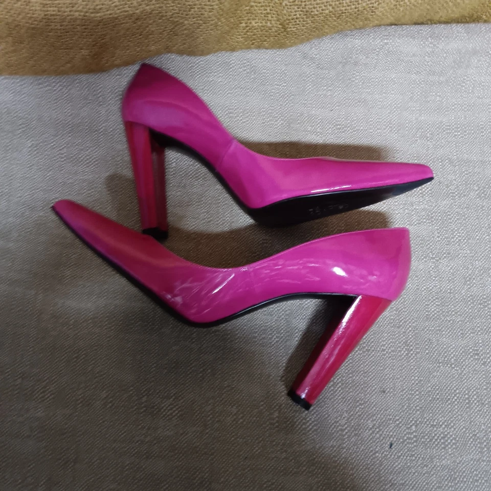 WOW!! STUART WEITZMAN ~ PINK PATENT LEATHER HEELS!! SIZE 12M - Image 2 of 4