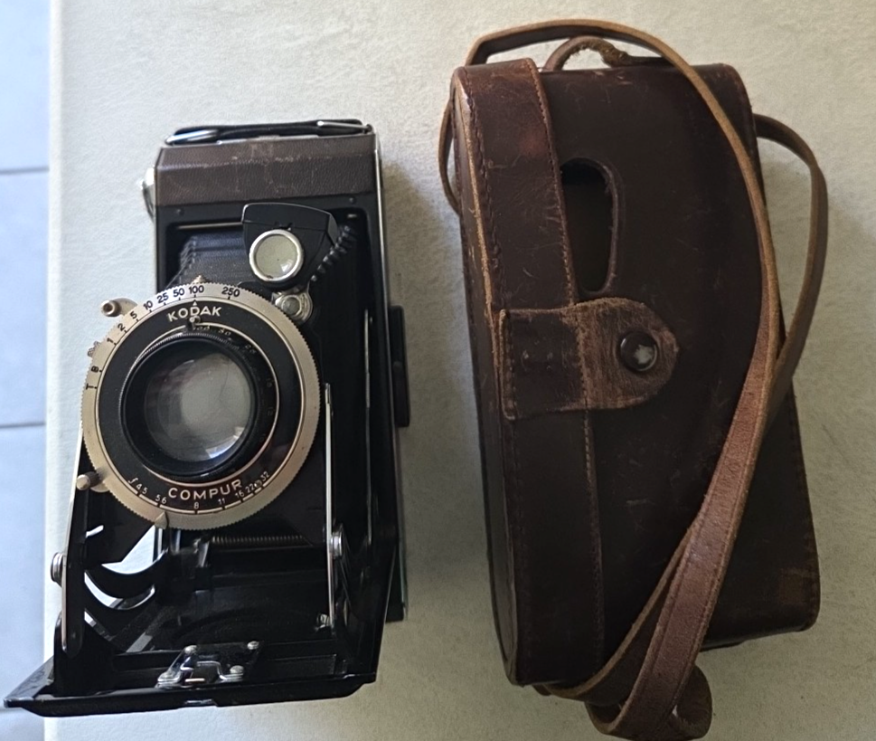 1932 Kodak Eastman Six-16 Folding Art Deco Style 616 film Camera
