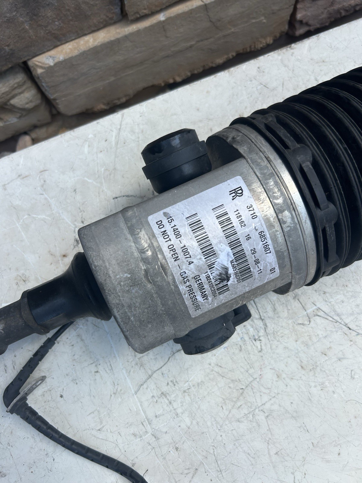 Rolls-Royce Ghost 2010-2020 Left Air suspension strut P/N 37106851607