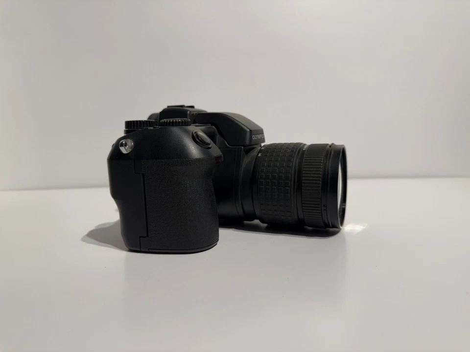 Olympus Camedia E-10 4.0 MP Digital Camera  Lens 9-36mm NO Battery - Image 3 of 4