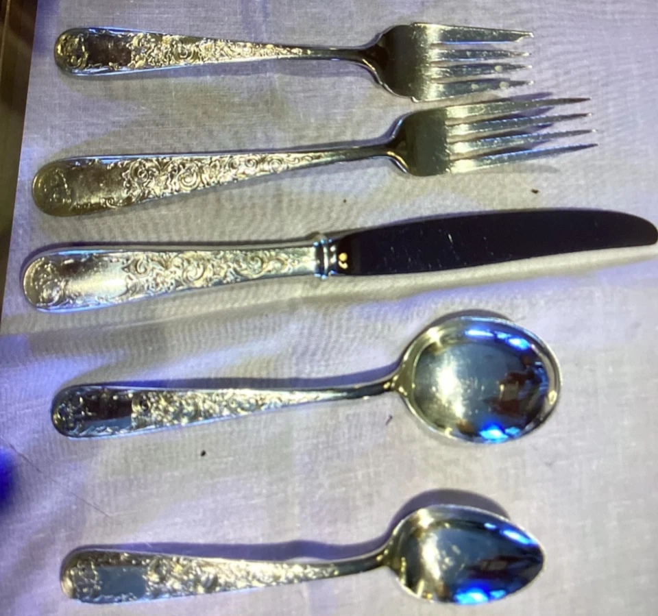 Antiguo juego de cubiertos de plata esterlina grabado por Kirk Maryland 8 servicio 44 piezas Foto 2 de 4