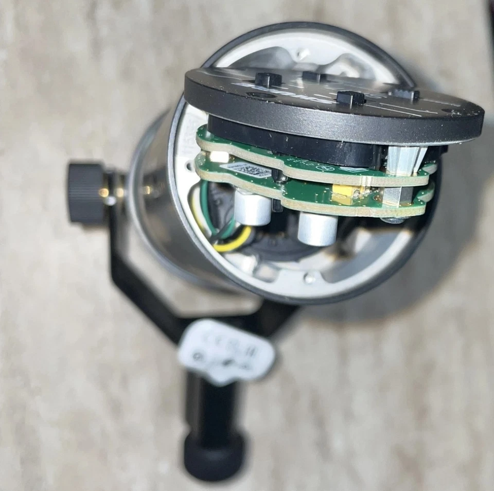 Shure SM7dB Dynamic Cardioid Vocal Microphone - Image 4 of 4