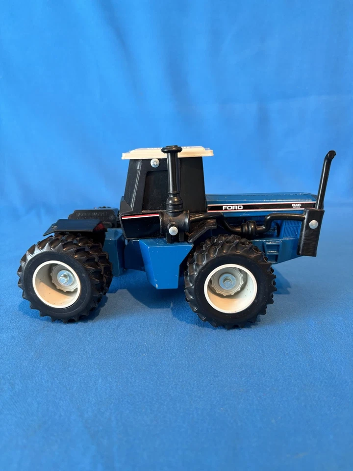 1/32 Vintage Ford 846 Versatile Tractor "1969 Nashville Dealer Meeting" Preowned - Image 2 of 4