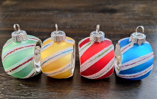 2011 Avon Blown Glass Christmas Ornament Napkin Rings/Place Card Hold Set of 4 - Picture 9 of 16