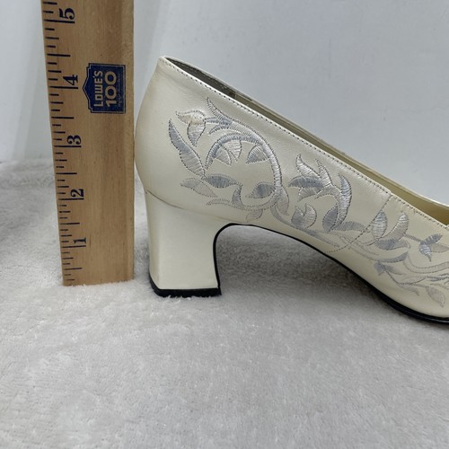 J Renee Vintage Ivory Heels Floral Embroidered Square Toe 7M Wedding Party Pumps - Picture 12 of 16