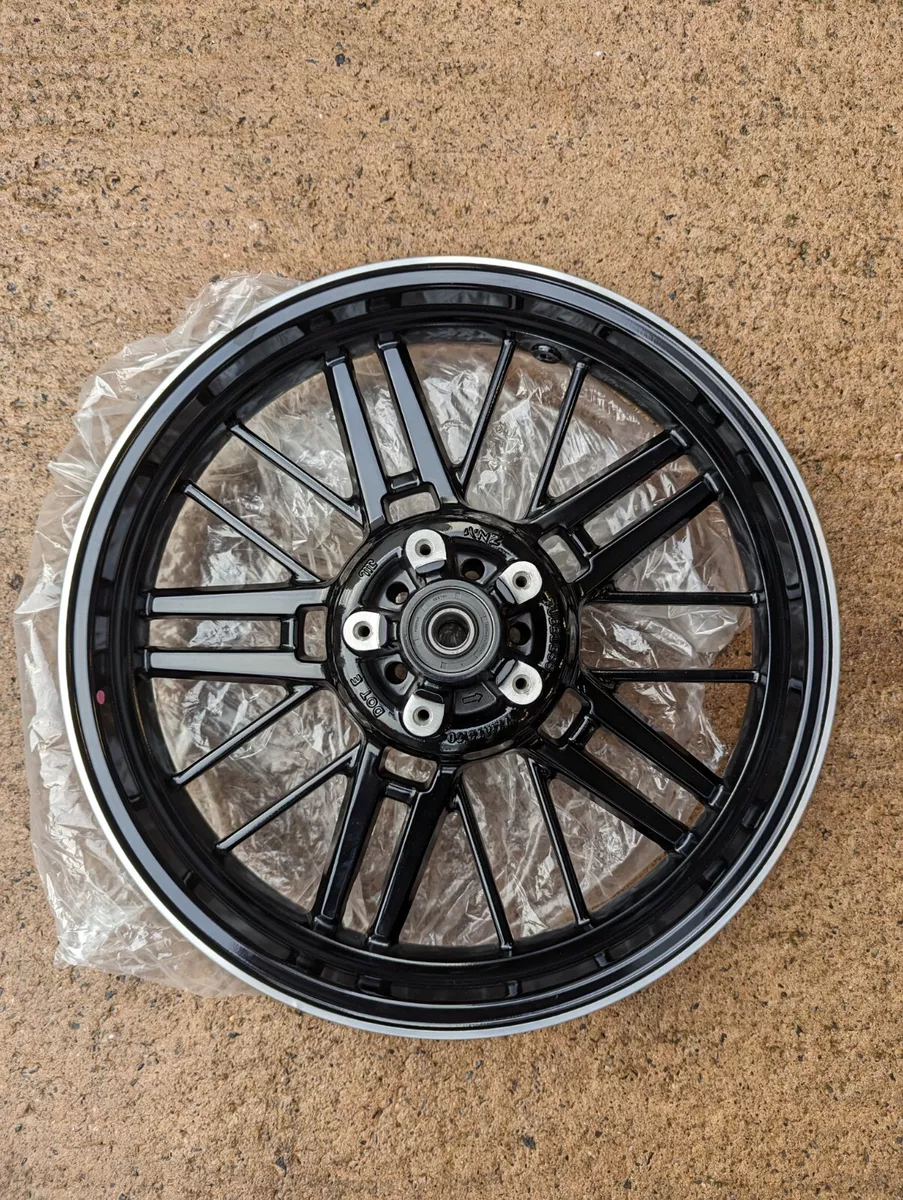 GENUINE Triumph Rocket 3 R GT TFC Front Wheel Machined Rim