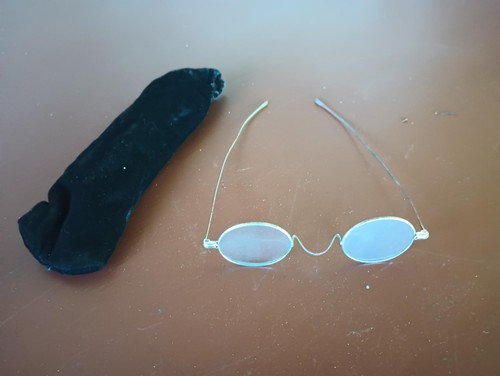 ANTIQUE PERIOD READING GLASSES. Velvet Carrying Bag with Single Button.