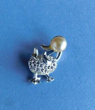 Brooch / Pin : Duck or Goose - Faux pearl, Silver Tone - Pat Pend